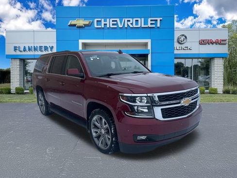 Used 2017 Chevrolet Suburban LT w/ Luxury Package image 6