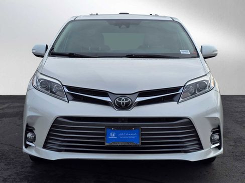 Used 2019 Toyota Sienna Limited Premium image 10