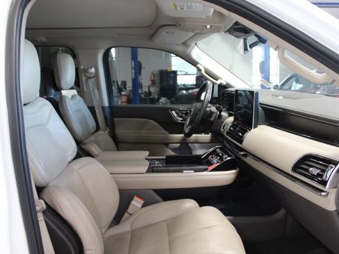 Used 2022 Lincoln Navigator L Reserve AWD/4WD image 15