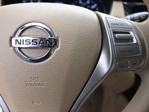 Used 2015 Nissan Rogue SV w/ SV Premium Package FWD image 35