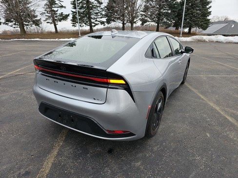 Used 2024 Toyota Prius LE image 6