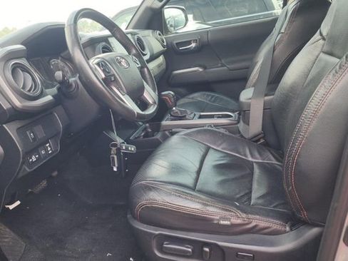 Used 2021 Toyota Tacoma TRD Sport image 5