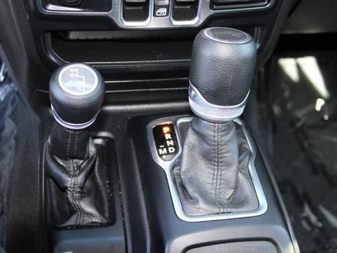 Used 2021 Jeep Gladiator Overland AWD/4WD image 19