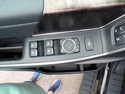 New 2025 Ford F250 Lariat w/ Lariat Ultimate Package image 12