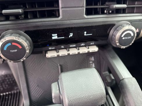 Used 2024 Toyota Tacoma SR5 AWD/4WD image 22