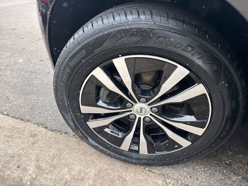 Used 2023 Volvo XC60 B5 Core FWD image 12