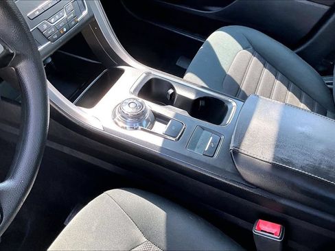 Used 2020 Ford Fusion SE FWD image 16
