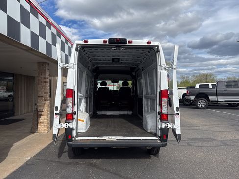 Used 2025 RAM ProMaster 2500 w/ Convenience Group FWD image 3