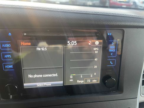 Used 2015 Toyota Sienna XLE image 28