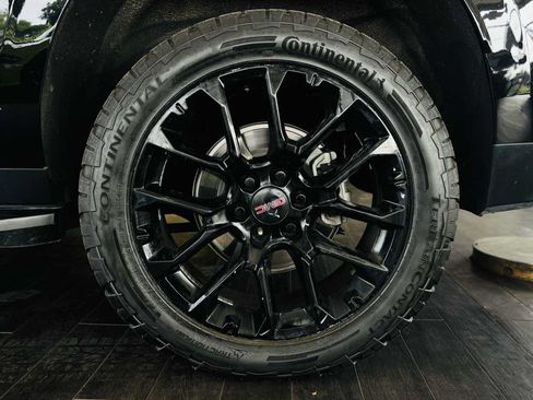 Used 2023 GMC Yukon XL SLT AWD/4WD image 26