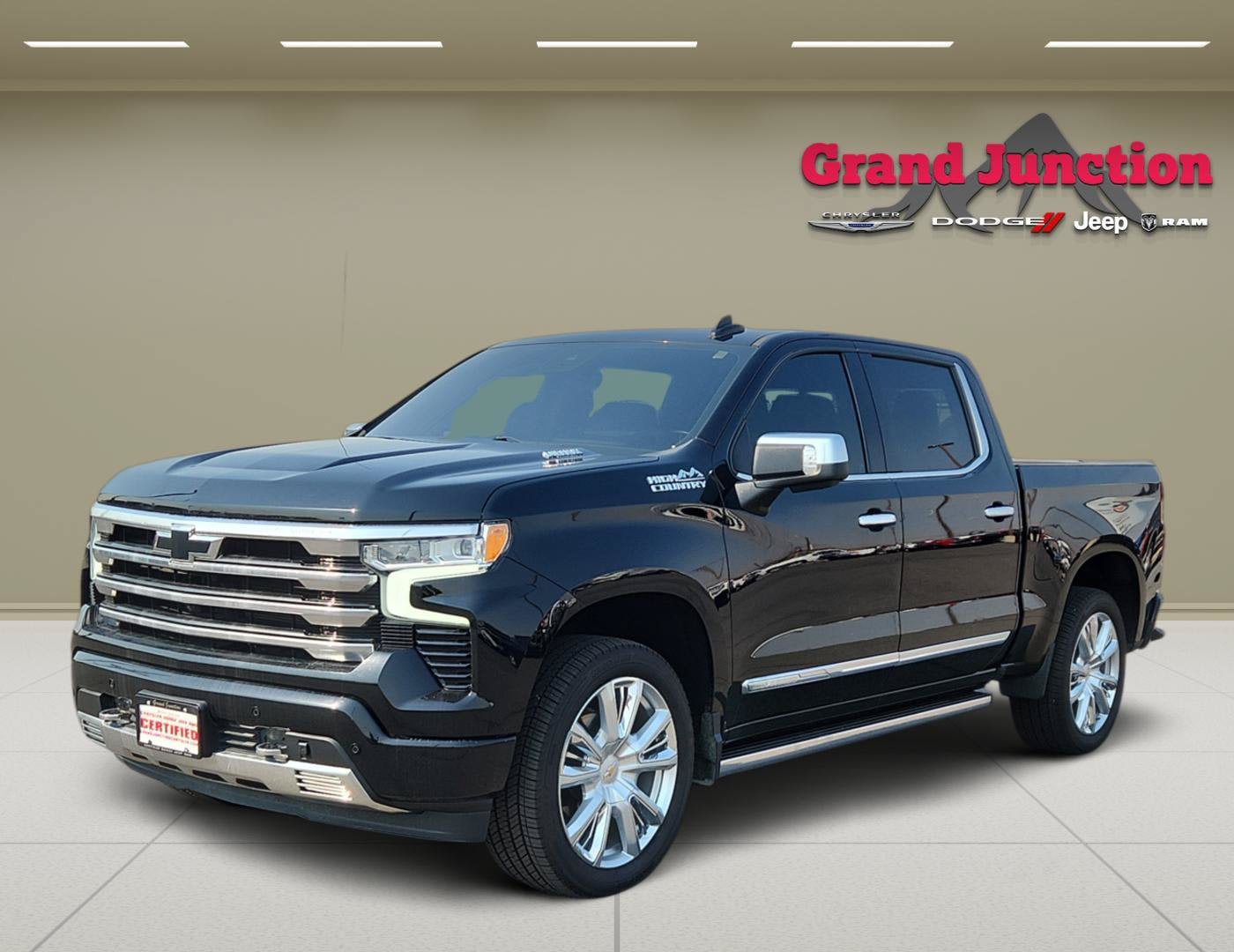 Used 2023 Chevrolet Silverado 1500 High Country w/ High Country Premium Package AWD/4WD image 3