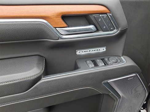 Used 2022 GMC Sierra 1500 Denali w/ Technology Package image 12