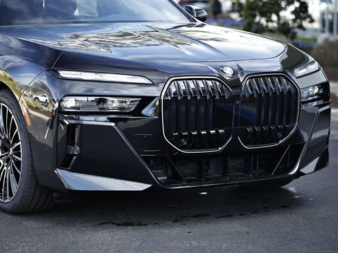 New 2026 BMW 740i w/ Executive Package image 2