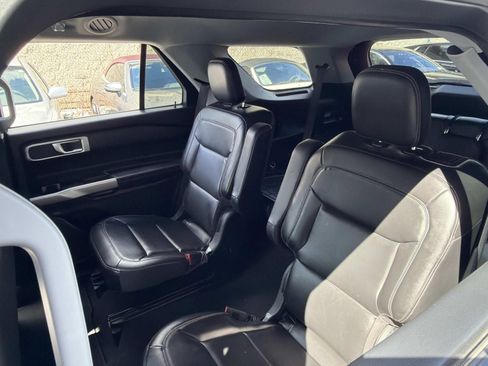 Used 2022 Ford Explorer XLT w/ Equipment Group 202A AWD/4WD image 23