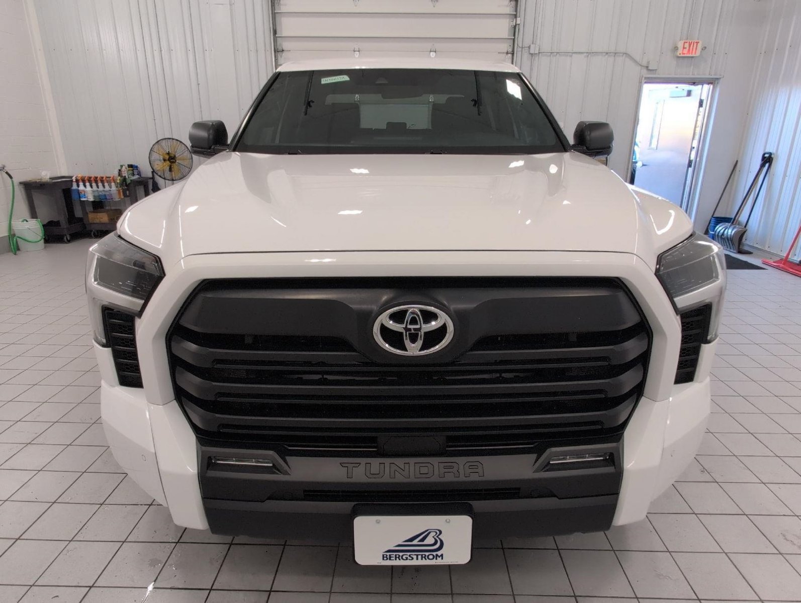 Used 2025 Toyota Tundra SR5 w/ SR5 Convenience Package AWD/4WD image 14