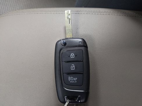 Used 2020 Hyundai Santa Fe SE FWD image 32