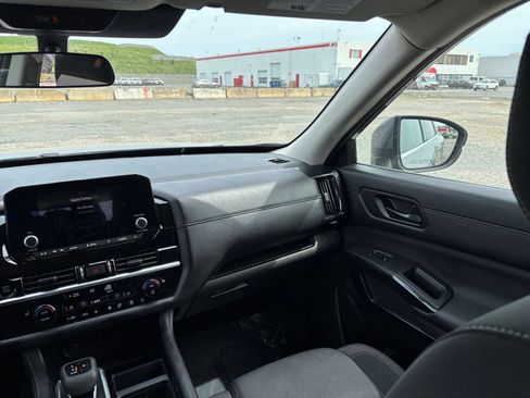 Used 2025 Nissan Pathfinder SV FWD image 29
