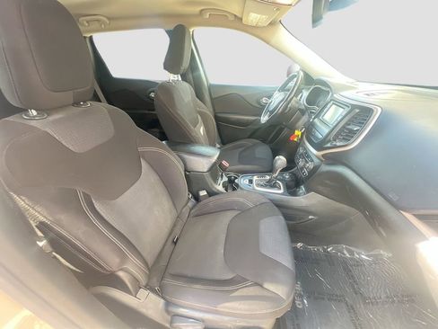 Used 2015 Jeep Cherokee Latitude AWD/4WD image 26