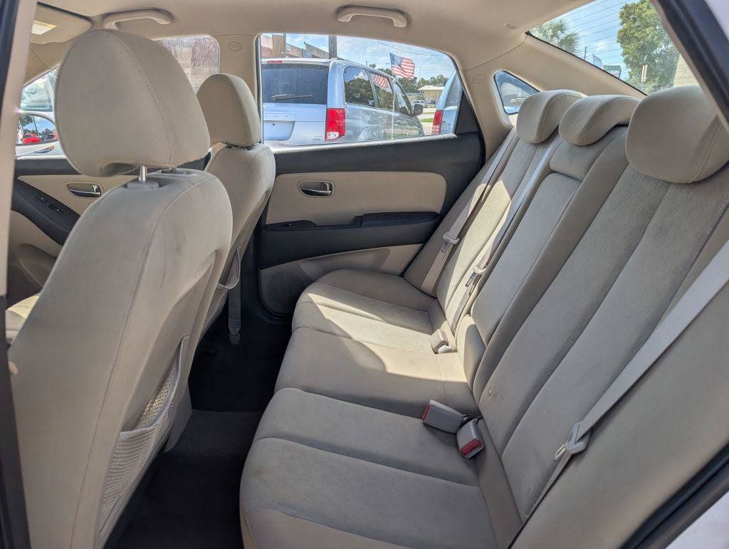 Used 2010 Hyundai Elantra GLS FWD image 11