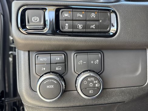 New 2026 GMC Yukon XL Denali w/ Sun & Power Step Package AWD/4WD image 19