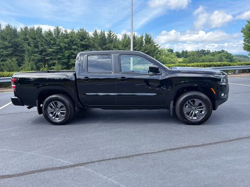 Used 2025 Nissan Frontier SV w/ SV Convenience Package AWD/4WD image 4