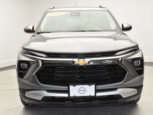 Used 2025 Chevrolet TrailBlazer LT FWD image 2