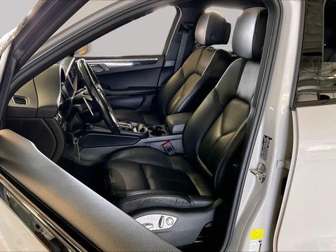 Used 2023 Porsche Macan S AWD/4WD image 7