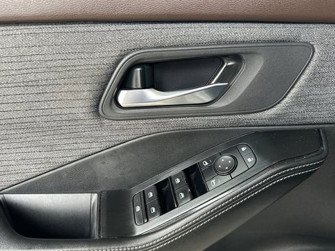 Used 2022 Nissan Rogue SV image 13