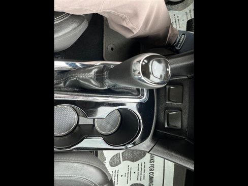 Used 2018 Chevrolet Cruze Premier FWD image 34