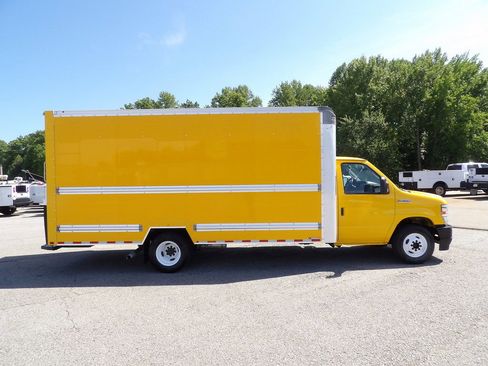 Used 2021 Ford E-350 and Econoline 350 Super Duty RWD image 9
