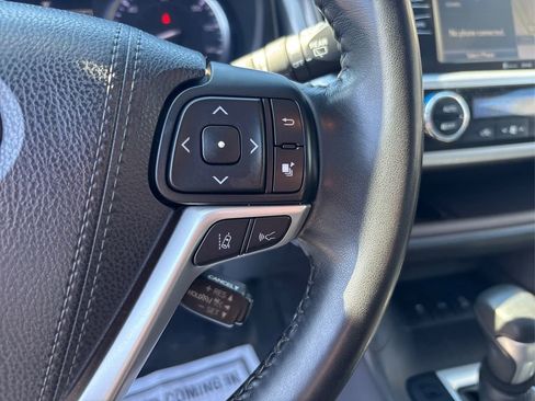 Used 2018 Toyota Highlander XLE w/ Carpet Mat Package (TMS) image 30