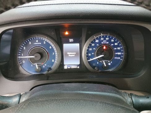 Used 2016 Toyota Sienna L image 16