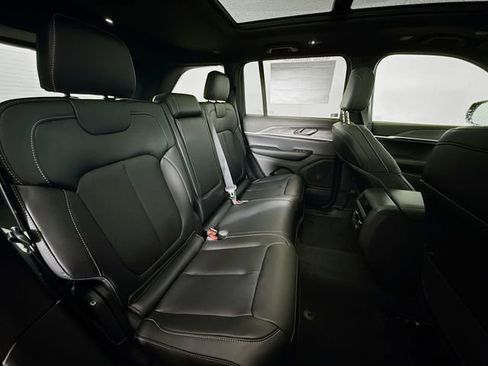 New 2025 Jeep Grand Cherokee Limited image 27
