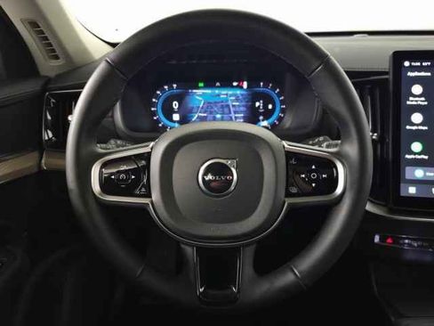 Certified 2025 Volvo XC90 B6 Plus image 21