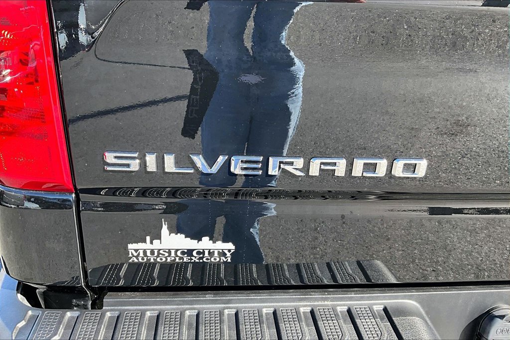 Used 2023 Chevrolet Silverado 1500 LT AWD/4WD image 27