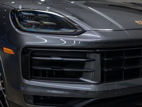 New 2026 Porsche Cayenne E-Hybrid AWD/4WD image 17