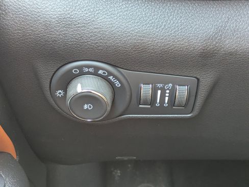 Used 2025 Jeep Compass Limited AWD/4WD image 21
