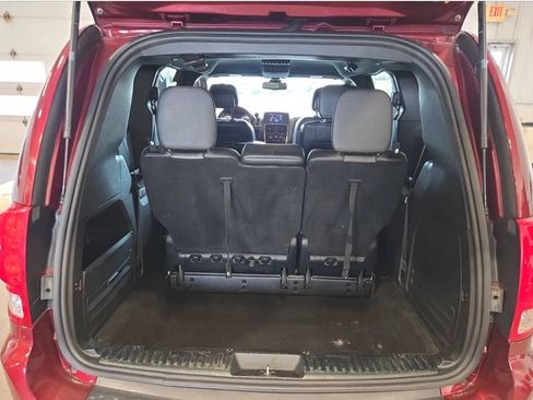 Used 2019 Dodge Grand Caravan SE FWD image 5