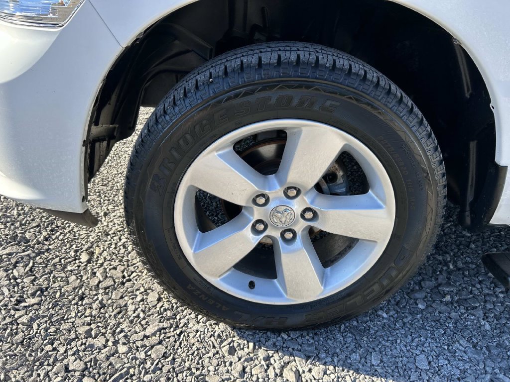 Used 2015 RAM 1500 Express RWD image 37