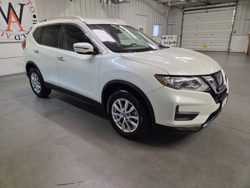 Used 2017 Nissan Rogue SV image 10