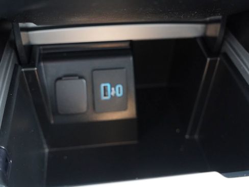 Certified 2022 Ford Explorer XLT w/ Equipment Group 202A image 30