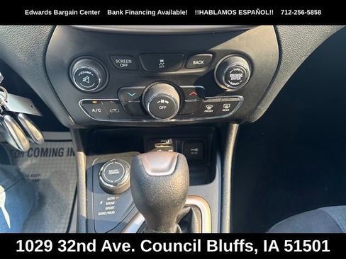 Used 2017 Jeep Cherokee Latitude AWD/4WD image 20