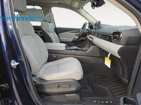 New 2025 Honda Pilot Touring image 36