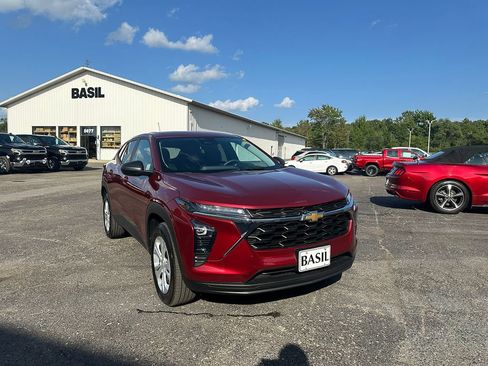 Used 2024 Chevrolet Trax LS w/ Driver Confidence Package FWD image 31