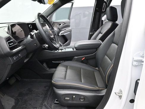 Used 2025 Chevrolet Traverse High Country FWD image 15