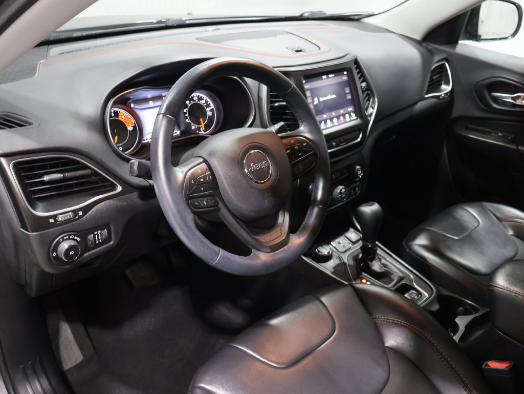 Used 2019 Jeep Cherokee Trailhawk w/ Cold Weather Group AWD/4WD image 16