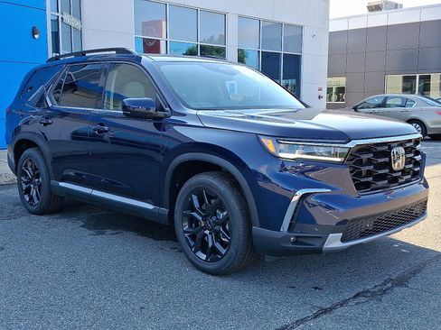 New 2025 Honda Pilot Touring image 2