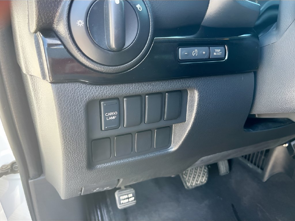 Used 2024 Nissan Titan SV AWD/4WD image 11