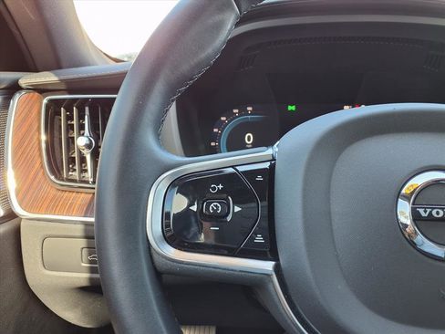 Certified 2023 Volvo XC60 B5 Ultimate w/ Protection Package Premier image 29