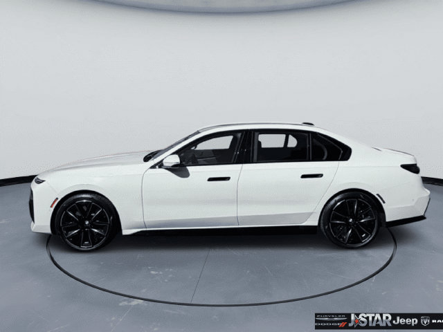 Used 2025 BMW i7 xDrive60 w/ Premium Package AWD/4WD image 8